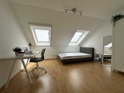 Möbliertes WG-Zimmer in moderner Maisonette-Wohnung mit Balkon und EBK im Herzen von Sindelfingen