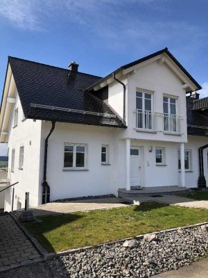 Gepflegte Doppelhaushälfte mit Einbauküche in ruhiger Ortsrandlage in Gunningen