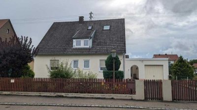 Einfamilienhaus mit Gartengrundstück und Garage