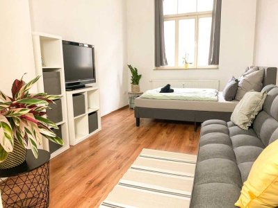 +++SCHÖNE MÖBILIERTE 1 RAUMWOHNUG++BAD M. FENSTER U. BADEWANNE+++GROßER FLUR+++