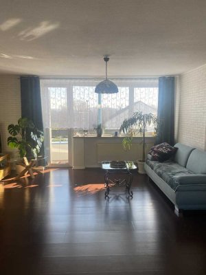 Sonnige 3-Zimmer-Wohnung mit Weitblick, Balkon & Stellplatz