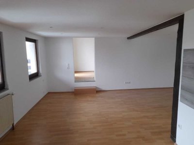 Exklusive, sanierte 2-Raum-Wohnung mit Balkon und EBK in Hockenheim