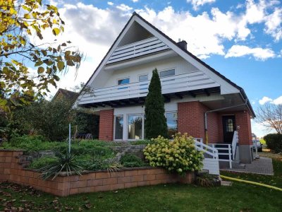 Gepflegte renovierte freistehende Doppelhaushälfte (DHH) zur Miete