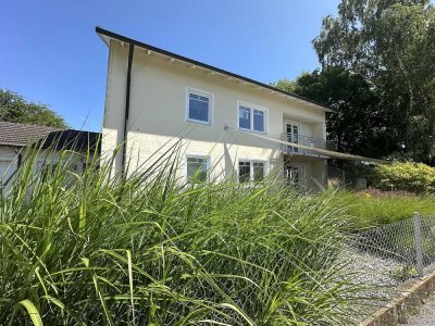 Zweifamilienhaus mit großem Grundstück
