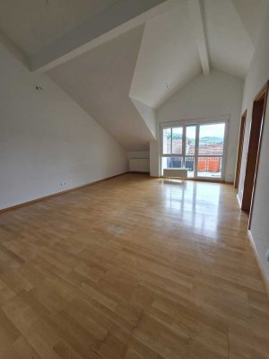 Helle 4-Zimmerwohnung mit EBK, Balkon & Stellplatz in Tiengen