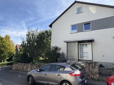 Saniertes Einfamilienhaus mit Garten auf Eckgrundstück in Breckenheim