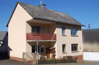 "GEMÜTLICHES WOHNHAUS MIT INNENHOF UND SCHEUNE - NÄHE KAISERSESCH"
