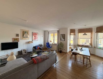 3-Zimmer Altbau-Wohnung mit zwei Balkonen
