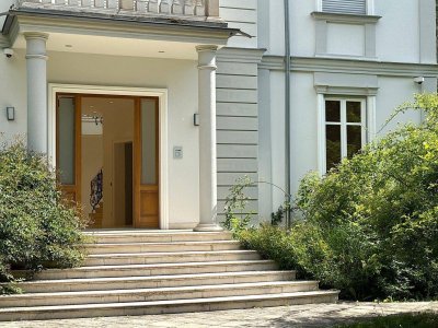 Zeitlose Eleganz trifft moderne Technik - Erstbezug Traumvilla mit Pool und Gartenidylle