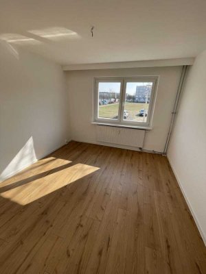gut geschnittene 2-Raum-Wohnung mit Wannenbad, Balkon und Keller