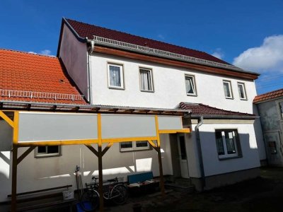 INTERESSANTES IMMOBILIEN-PAKET! 3 Seitenhof mit 2 EFH, Nebengebäude und Scheune