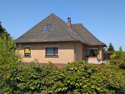 Familienfreundlicher Bungalow mit Wintergarten, Ausbaureserve  und schön zugeschnittenem Garten!