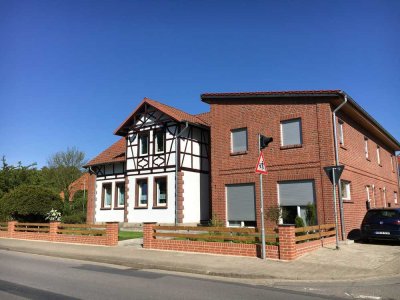 Ansprechende 3-Zimmer-Erdgeschosswohnung mit gehobener Innenausstattung mit Balkon und EBK in Jembke