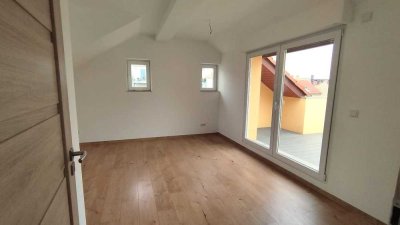 Traumhafte 2-Zimmer-Wohnung mit großer Dachterrasse und Stellplatz!