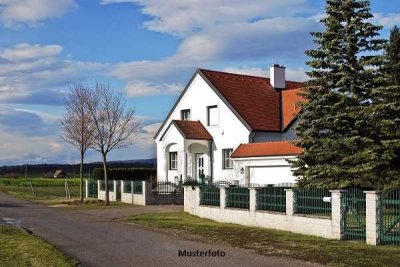 Heimkommen und Wohlfühlen - Freistehendes Einfamilienhaus mit Gartenhaus und Doppelcarport