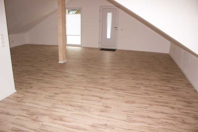 Helle Dachgeschoss mit Terrasse: ansprechende 3,5-Zimmer-DG-Wohnung im Rhein-Hunsrück-Kreis