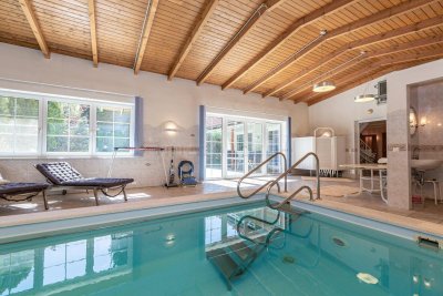 Großzügiges Einfamilienhaus in ruhiger Siedlungslage mit Wellnessbereich und geschützter Gartenterrasse