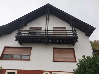 Schöne 2 Zimmer Küche Bad Dachgeschosswohnung mit 2 Balkonen in Waldhölzbach