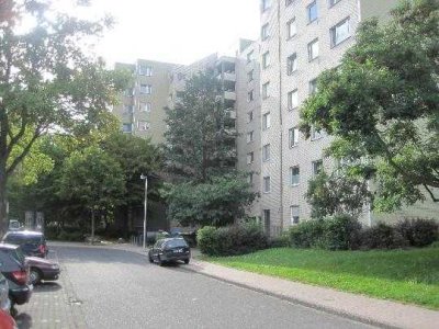 Frisch sanierte 3-Zimmer-Wohnung mit Balkon und Blick ins Grüne – ideal für kleine Familien!