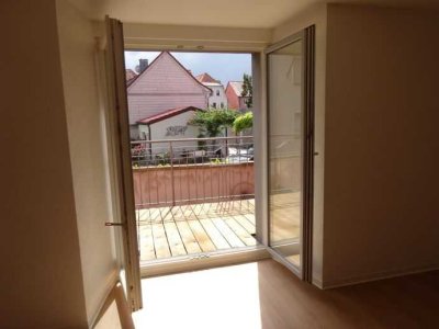Sanierte und renovierte 3-Zi-Wohnung mit Balkon und Einbauküche im Herzen von Kitzingen!