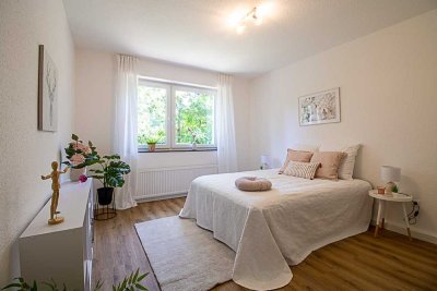 Wohnen mit Garten: 4-Zimmer-Hochparterrewohnung, frisch saniert & bezugsfertig
