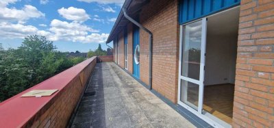 Erstbezug nach Sanierung 2,5 Zimmer Wohnung 76m² mit EBK, Duschbad, riesige Dachterrasse in Heide