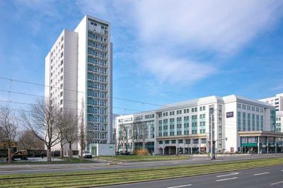 Zentrale 2-Zimmer-Wohnung mit Balkon, offener Küche und Badewanne!