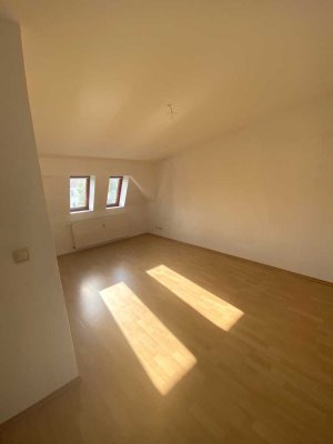 Ruhige 2 -Raum-Wohnung im Dachgeschoss