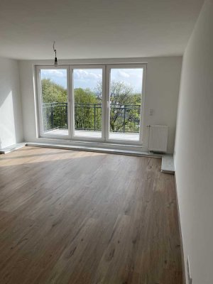 Traum Ausblick in schöner Lage: Stilvolle 3-Zimmer-Dachgeschosswohnung