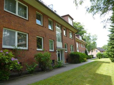 Geschmackvolle 4-Zimmer-Hochparterre-Wohnung mit Terrasse und EBK in Hamburg Schnelsen