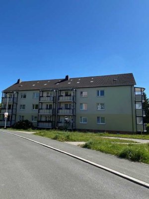 teilsanierte und renovierte 3-Raum Wohnung mit Balkon