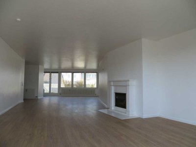 Penthouse über zwei Etagen, große Terrasse, zwei Balkone, Nähe Rudolfplatz!