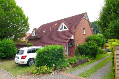 Großes Zweifamilienhaus in ruhiger Wohnlage von Neerstedt