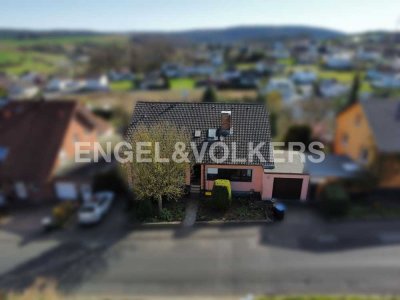 Freistehendes Zweifamilienhaus mit Einliegerwohnung und Panoramablick