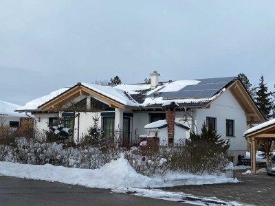 Am wunderschönen Chiemsee,  großzügiger Bungalow mit geh. Innenausstattung
