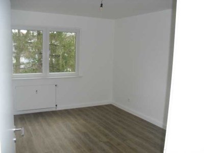 Helle gut aufgeteilte und sanierte ca. 50 m² 2 ½ Zimmer Wohnung in verkehrsberuhigter Straße.
