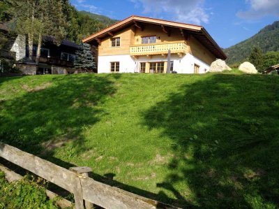 Schöne 3-Zimmer-Souterrain-Wohnung mit Terasse und Einbauküche in Unterwössen
