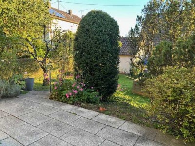 Freistehendes Haus mit zwei Wohnungen