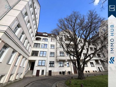 ++ Mind. 5 % Rendite erzielbar - Geräumige Altbauwohnung mit viel Potenzial - WG geeignet ++