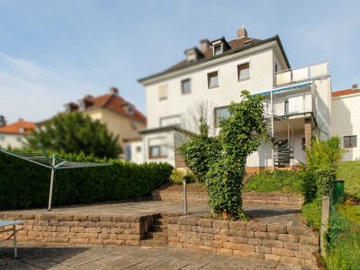 Zuhause in Bad Hersfeld: Doppelhaushälfte mit Balkon, Dachstudio und Garten