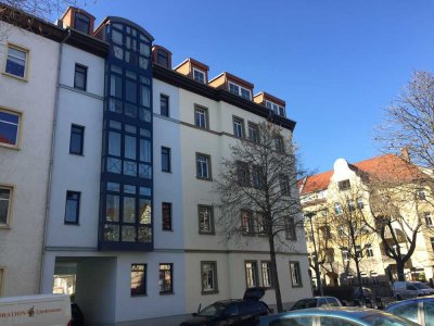 moderne, frisch sanierte Dachgeschosswohnung mit offener Küche
