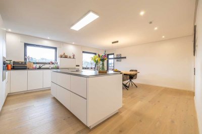 Sofort bezugsfrei! Moderne Penthouse-Wohnung mit Aufzug und Doppelgarage