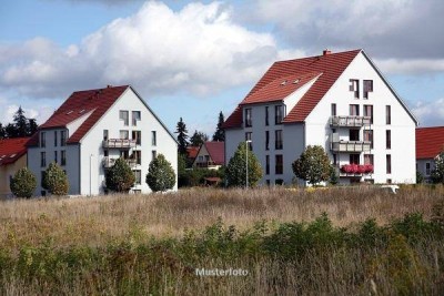 Reihenhausanlage mit 8 Häusern und 8 Stellplätzen