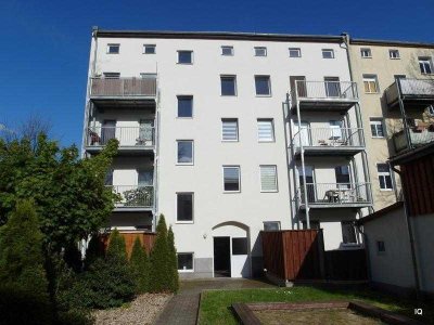 Ab sofort zu haben: Gemütliche Singlewohnung mit Balkon (Hofseite), sep. Küche, Laminat & Badewanne