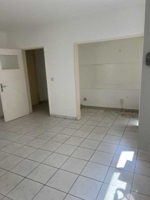 Renoviertes 1-Zimmer-Apartment mit neuer Einbauküche in Neckarstadt-Ost