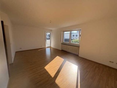 3 Zimmer Wohnung mit Balkon in Regensburg-Schwabelweis