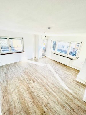 Helle 3-Zimmer-Erdgeschosswohnung mit großer Terrasse und EBK in Pforzheim-Eutingen