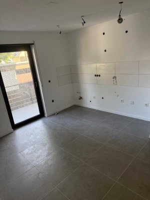 frisch renovierte 2-Zimmer, Balkon - Wohnung