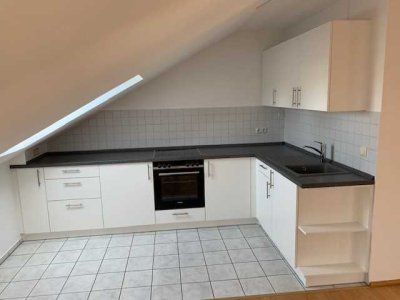 Gemütliche Dachgeschosswohnung mit Balkon zu vermieten!