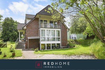 Modernes Designhaus mit Pool, Einliegerpotenzial & Panoramablick ins Grüne